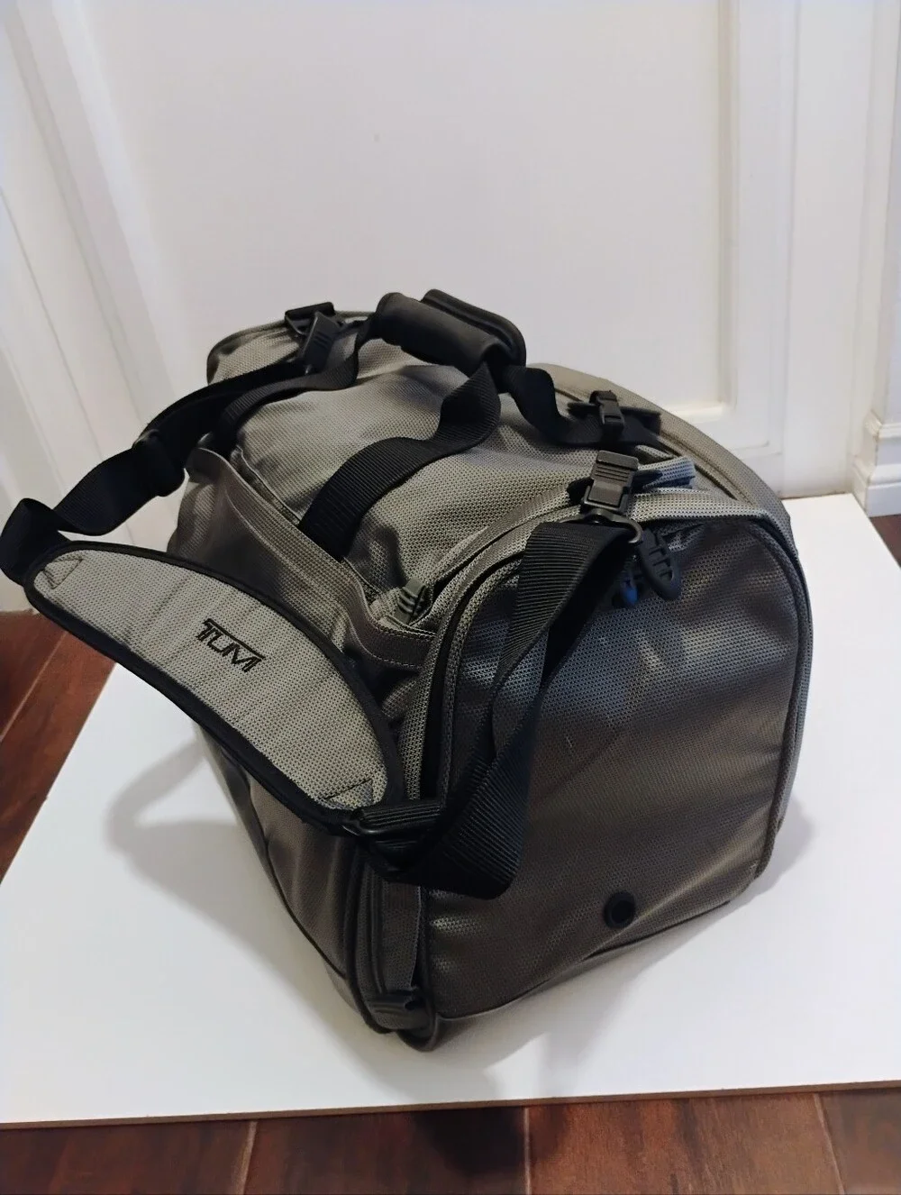 Tumi durable gray